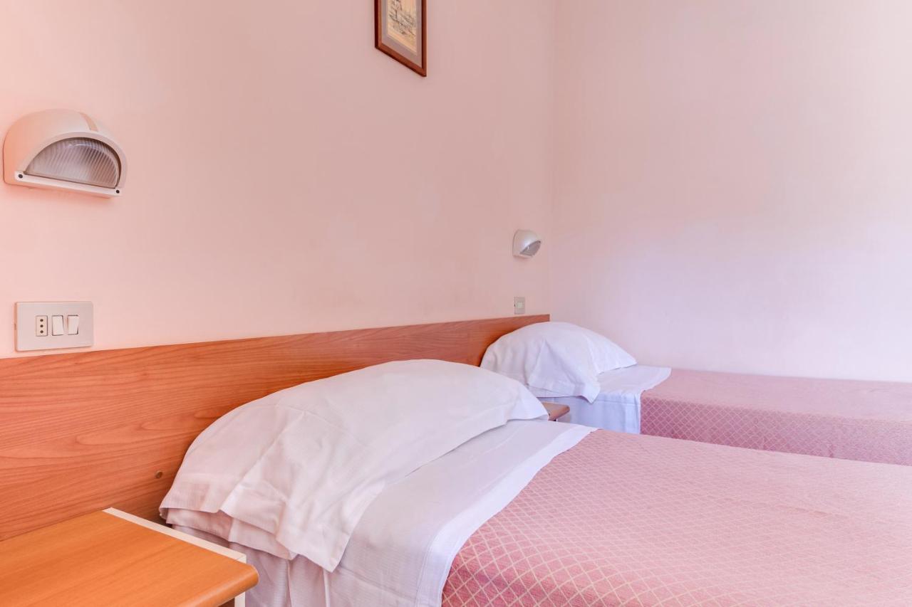 Hotel Sorriso Ріміні Екстер'єр фото