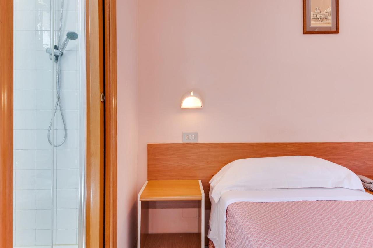 Hotel Sorriso Ріміні Екстер'єр фото