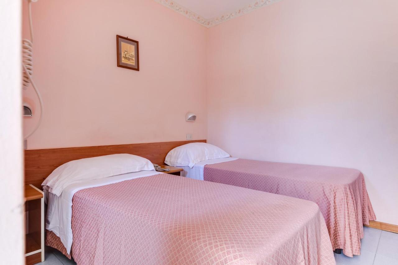 Hotel Sorriso Ріміні Екстер'єр фото