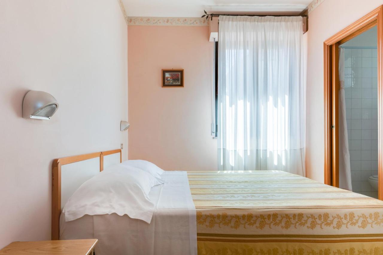 Hotel Sorriso Ріміні Екстер'єр фото