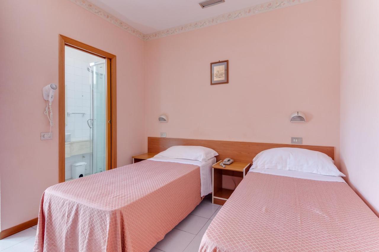 Hotel Sorriso Ріміні Екстер'єр фото