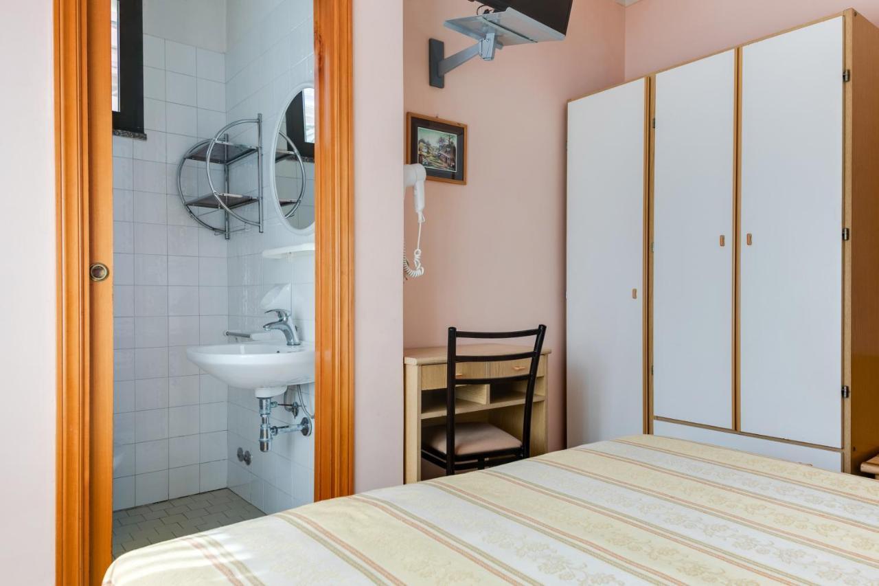 Hotel Sorriso Ріміні Екстер'єр фото