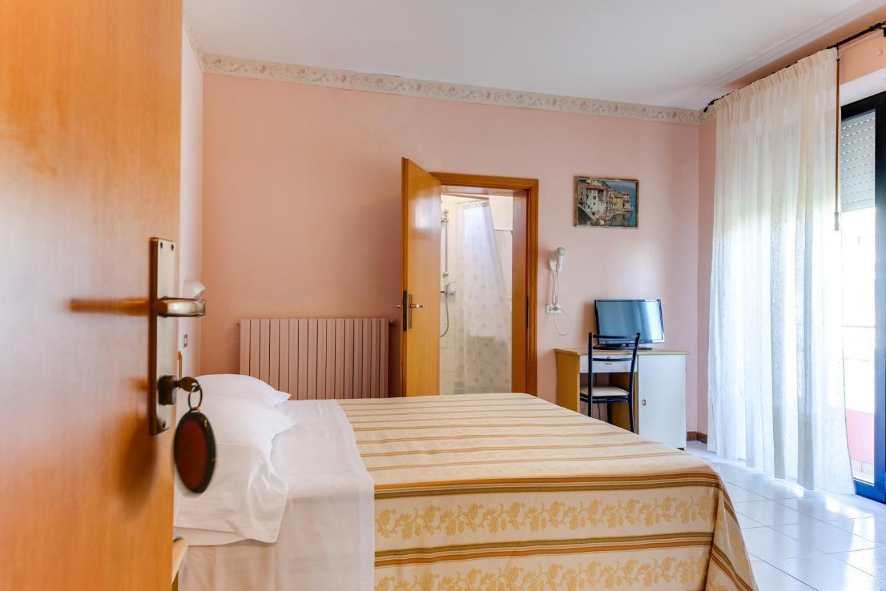 Hotel Sorriso Ріміні Екстер'єр фото