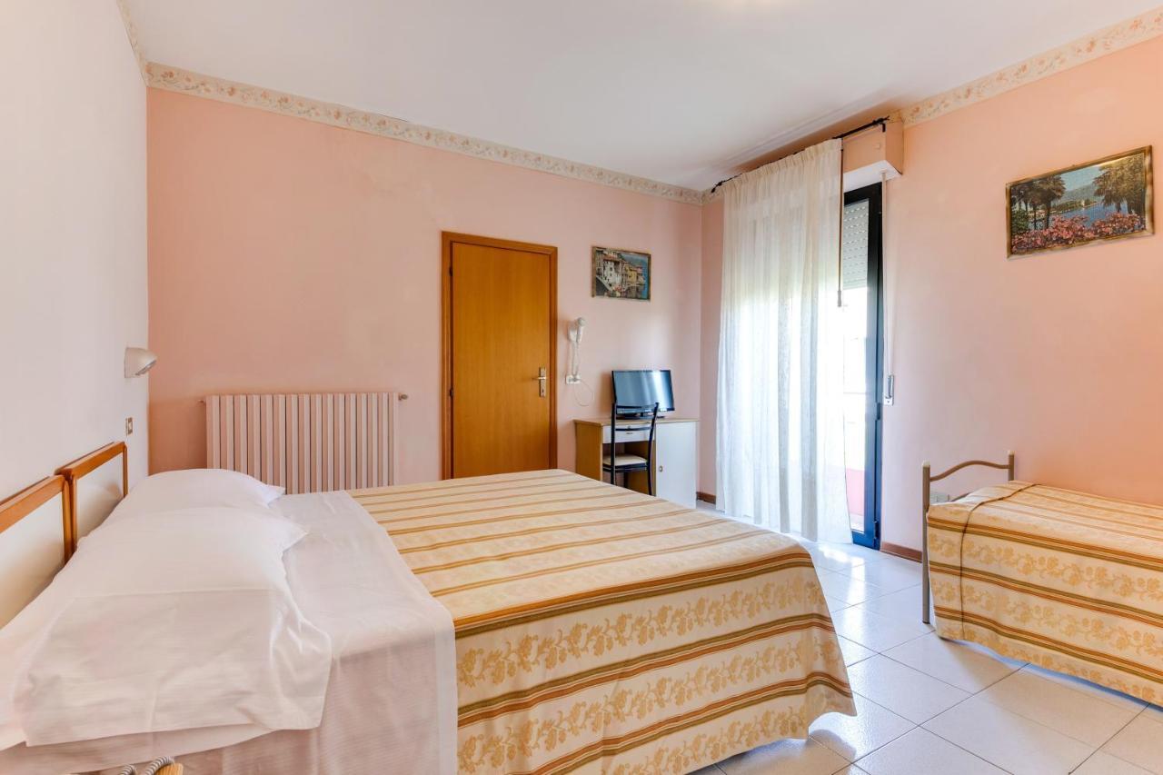 Hotel Sorriso Ріміні Екстер'єр фото