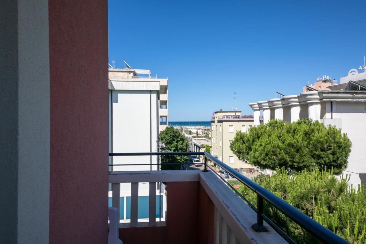 Hotel Sorriso Ріміні Екстер'єр фото