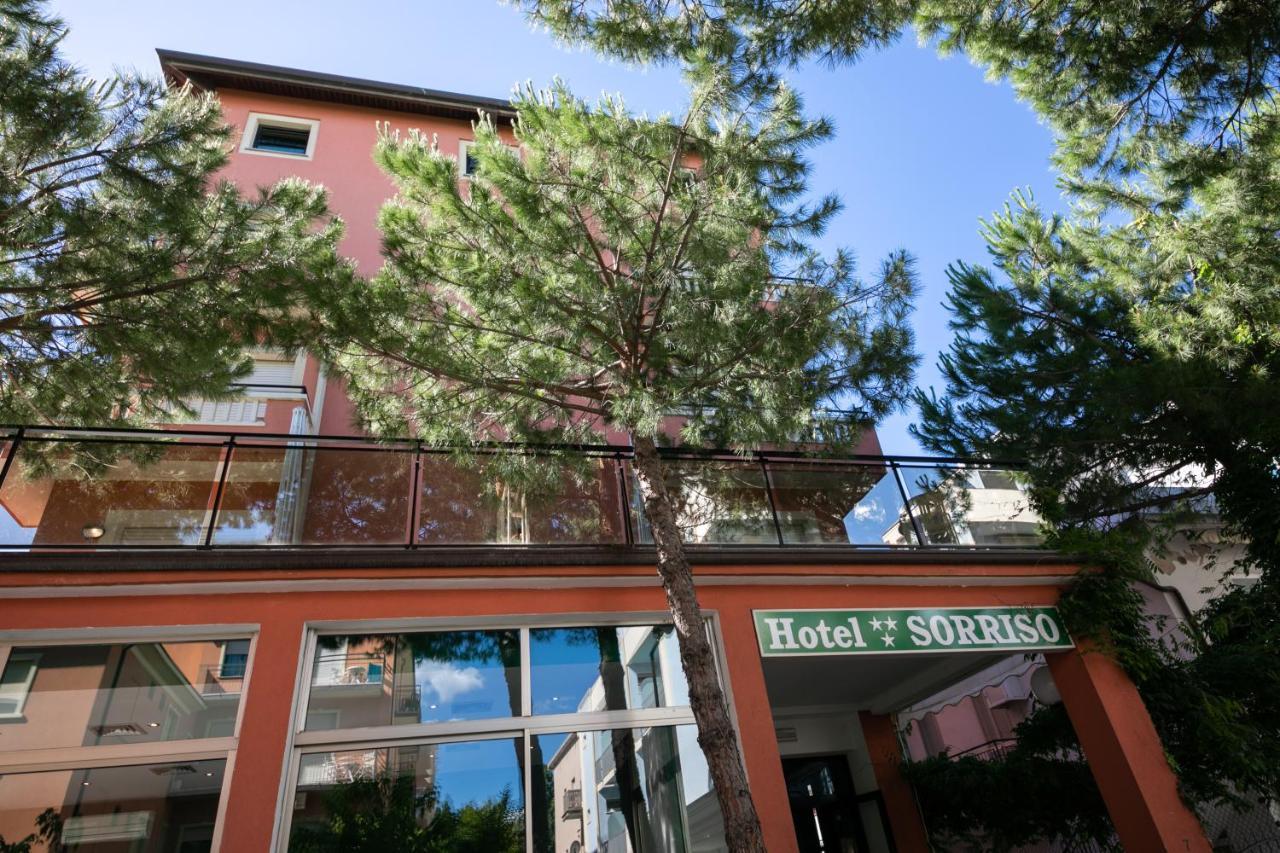 Hotel Sorriso Ріміні Екстер'єр фото