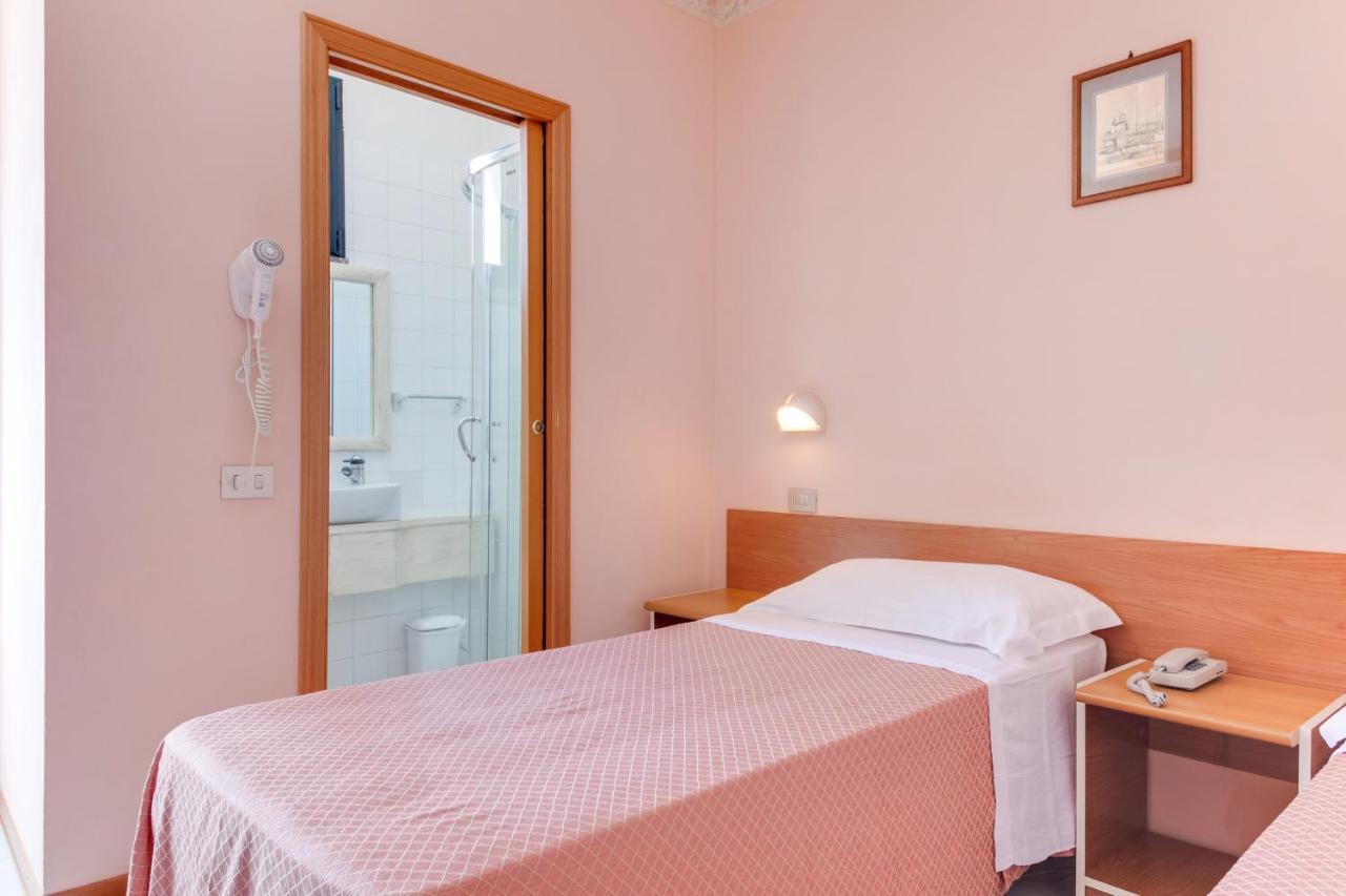 Hotel Sorriso Ріміні Екстер'єр фото