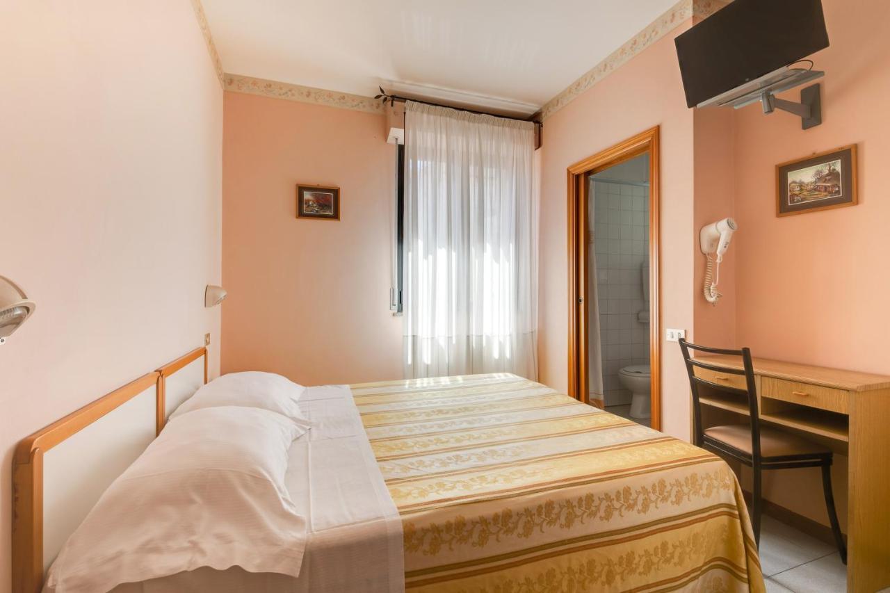 Hotel Sorriso Ріміні Екстер'єр фото